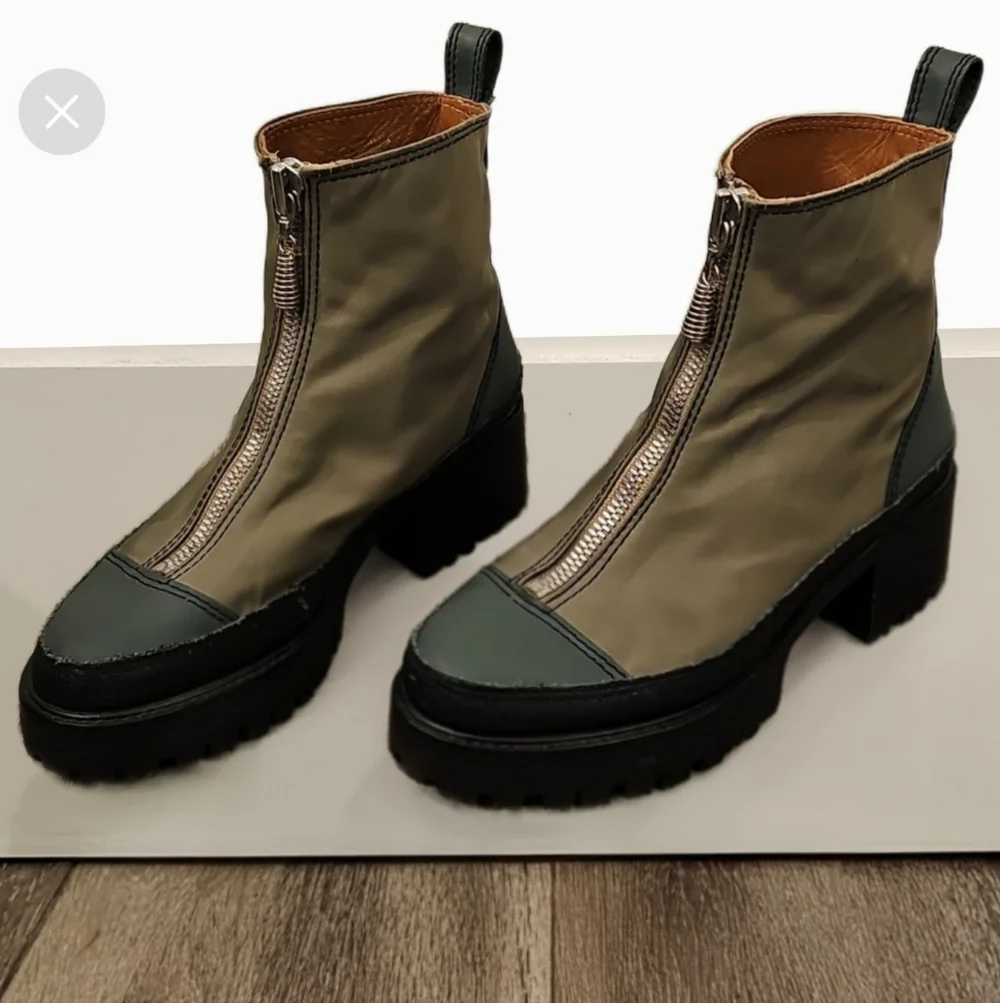 NICOLE SALDANA Women's Zipper Chris Boots